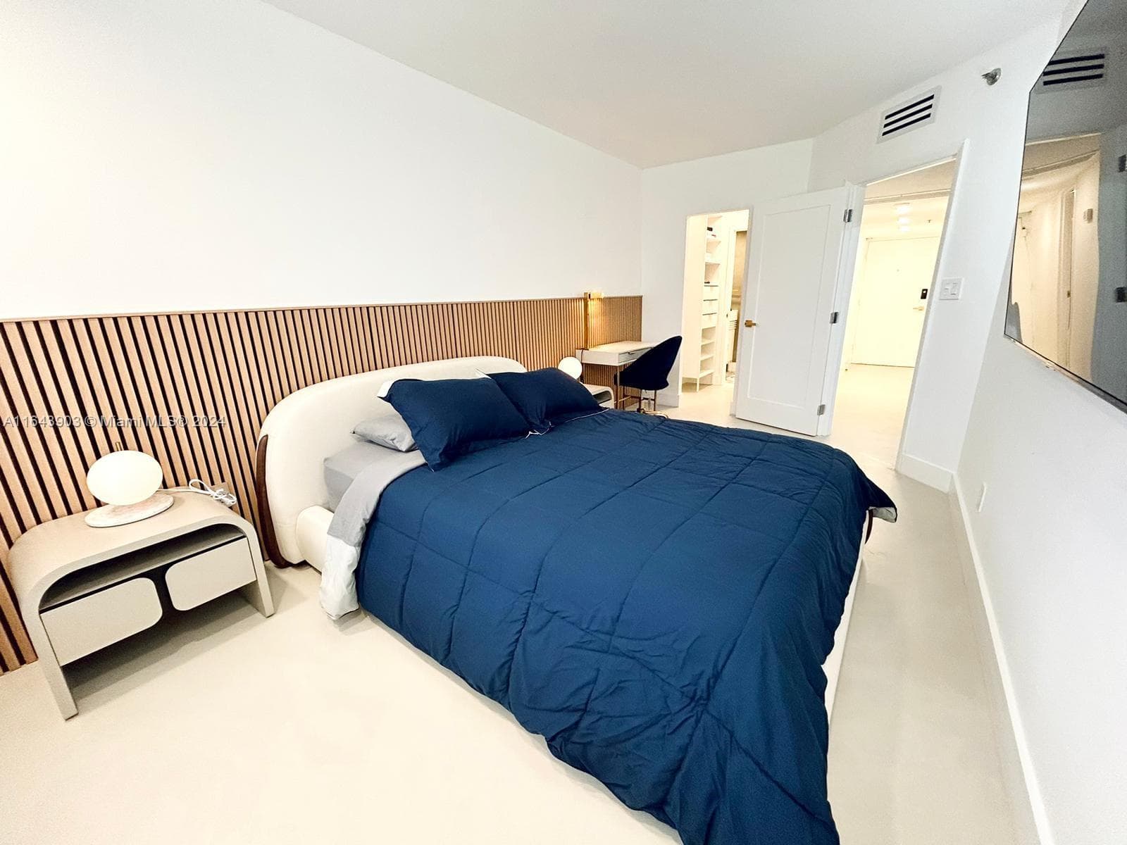 A11643903 — Miami Beach — 12