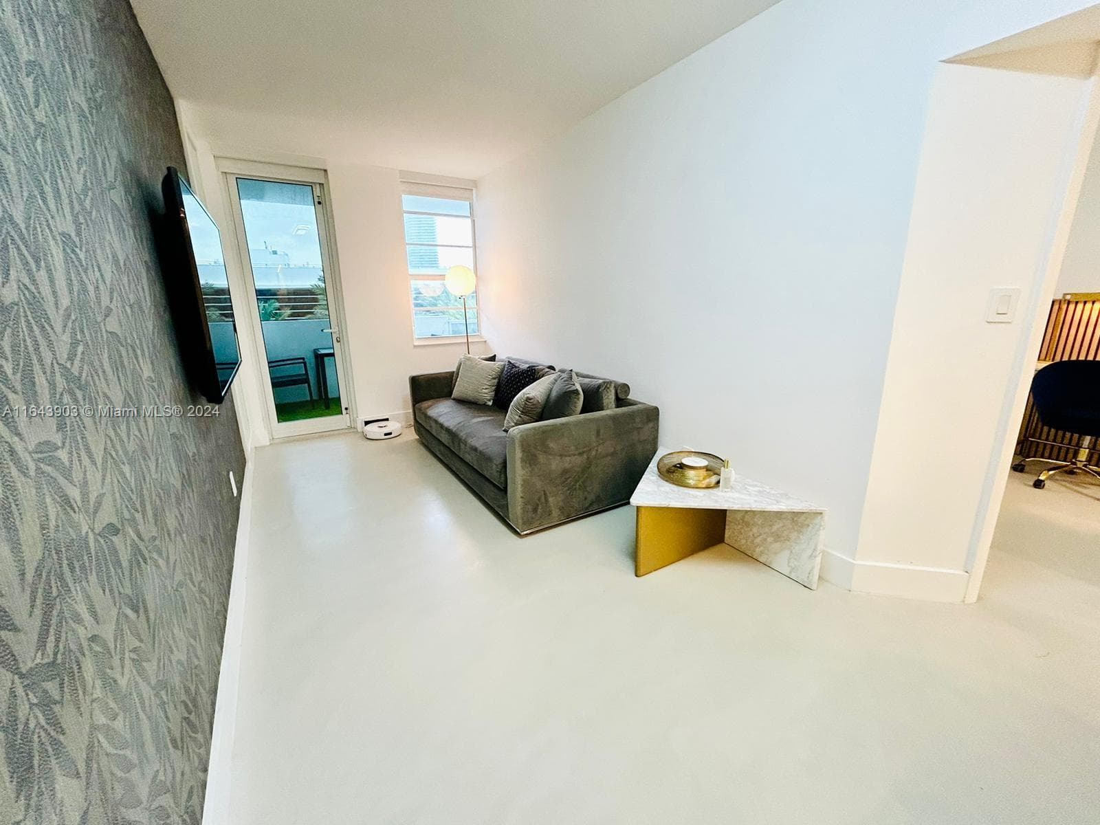 A11643903 — Miami Beach — 3