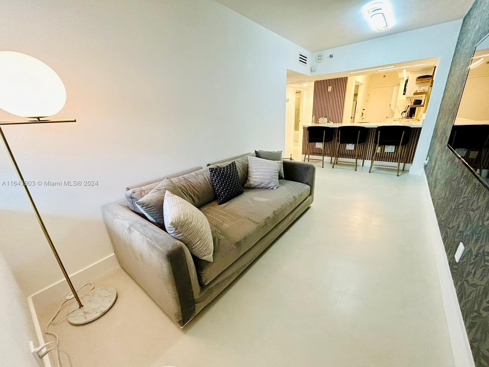 A11643903 — Miami Beach