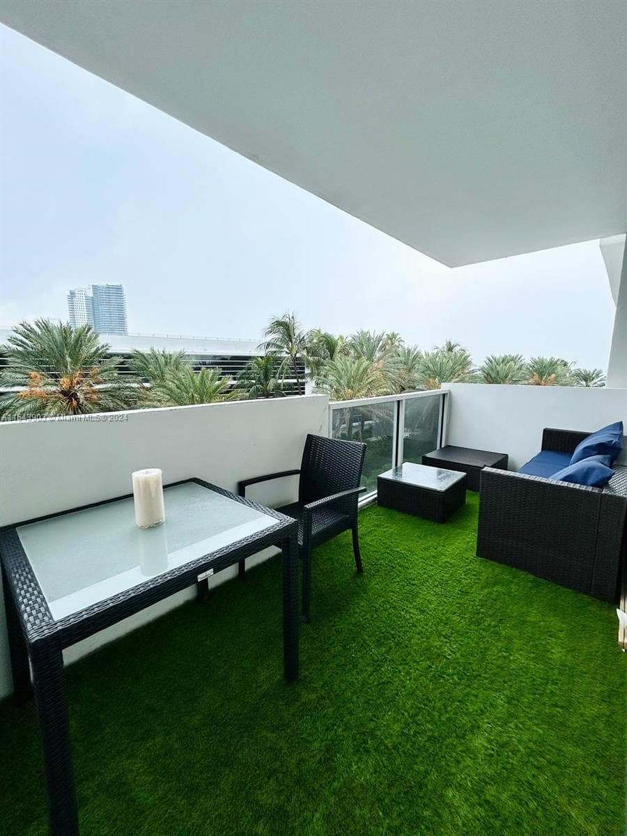 A11643903 — Miami Beach — 20