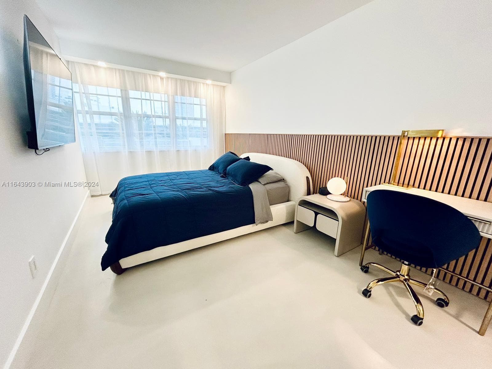 A11643903 — Miami Beach — 10