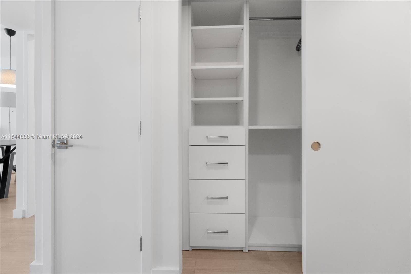A11644688 — Miami Beach — 10