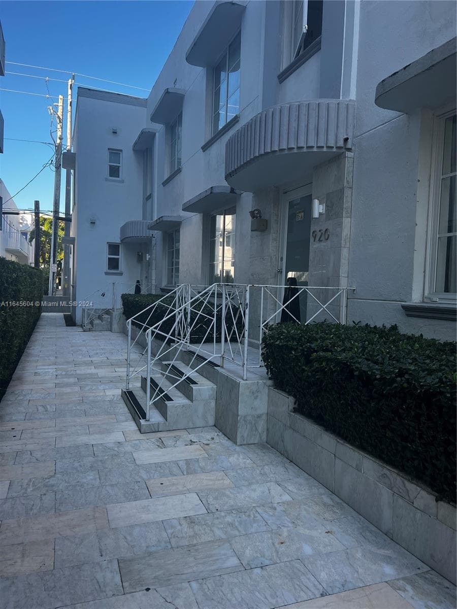 A11645604 — Miami Beach — 2