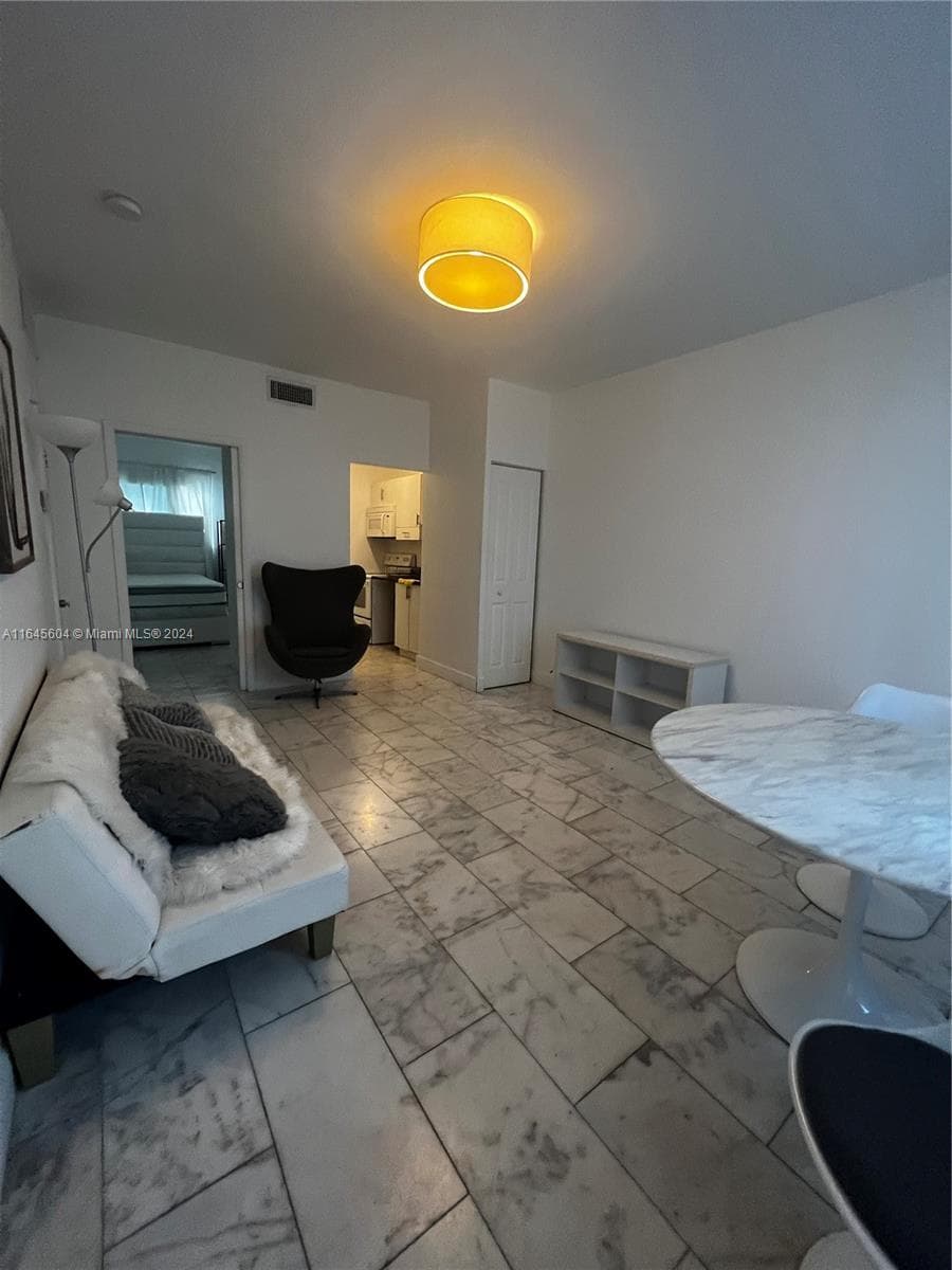 A11645604 — Miami Beach — 6