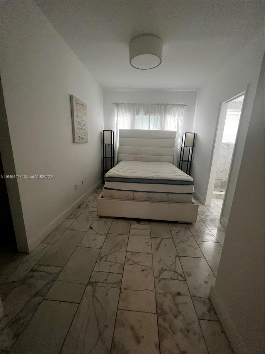 A11645604 — Miami Beach — 9