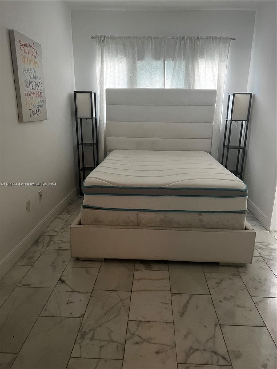 A11645604 — Miami Beach — 8