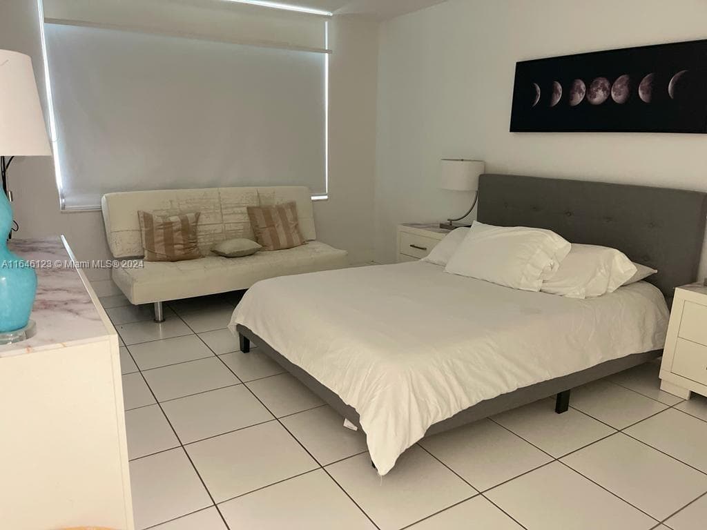 A11646123 — Miami Beach — 13