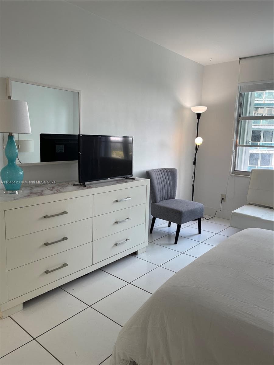 A11646123 — Miami Beach — 12