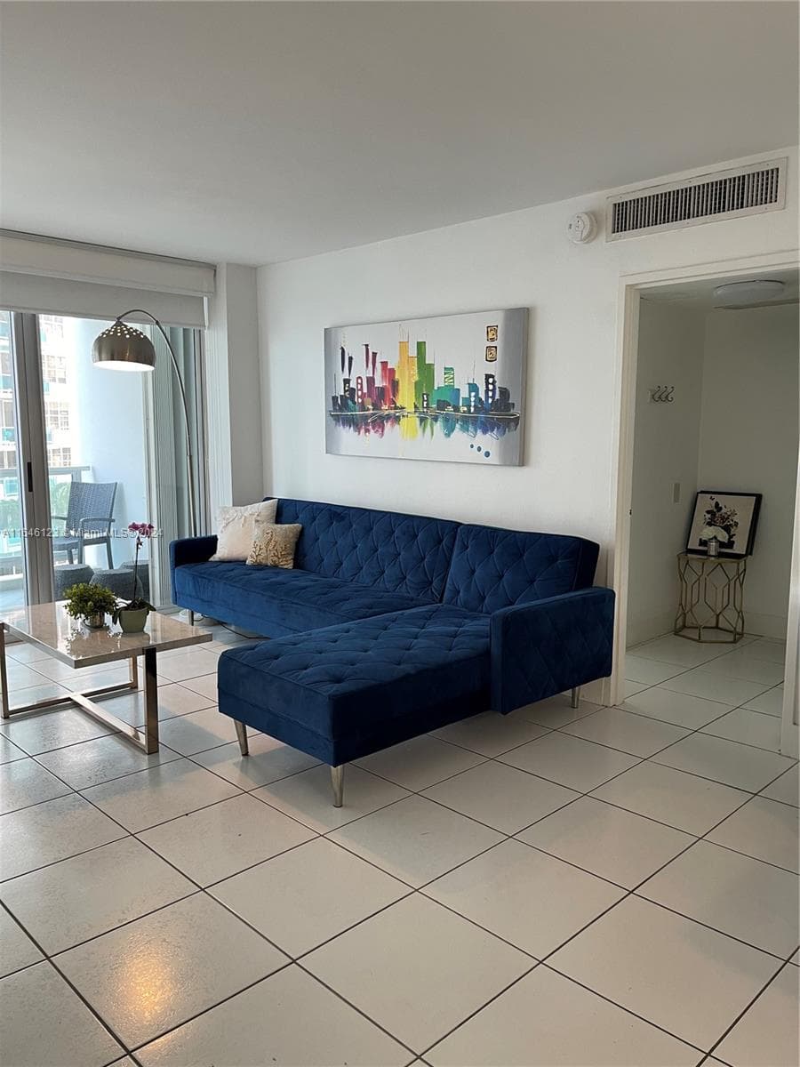 A11646123 — Miami Beach — 20