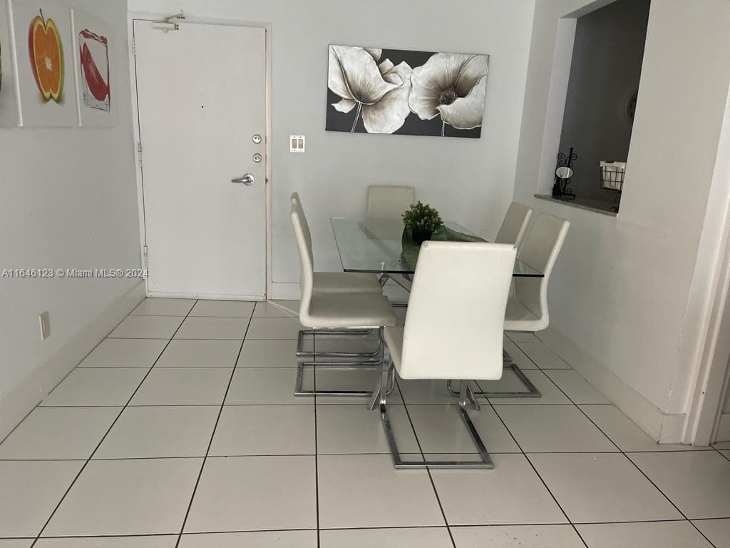 A11646123 — Miami Beach — 9