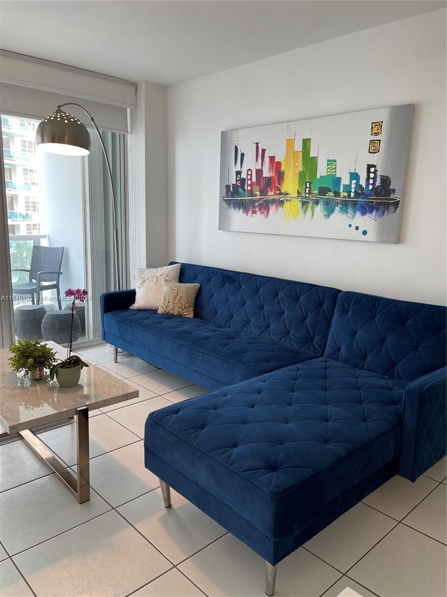 A11646123 — Miami Beach — 18