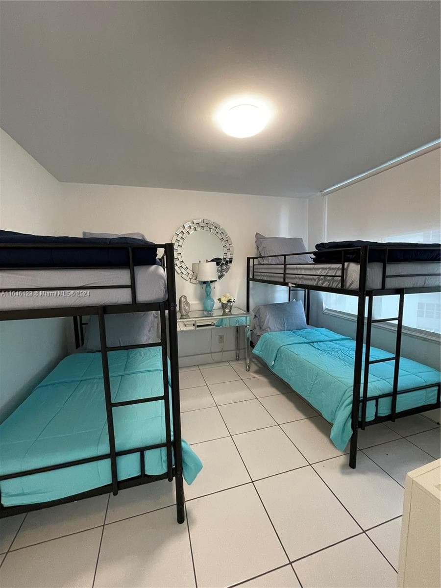 A11646123 — Miami Beach — 15