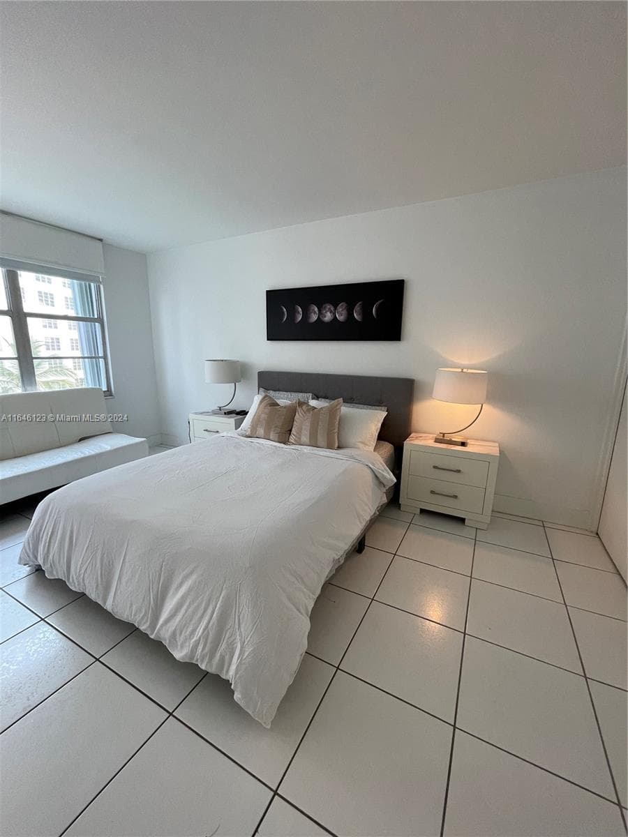 A11646123 — Miami Beach — 11