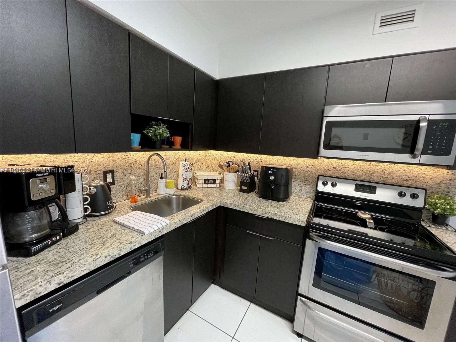 A11646123 — Miami Beach — 4