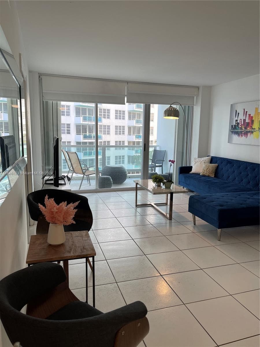 A11646123 — Miami Beach — 21