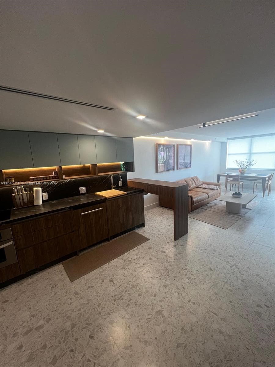 A11646318 — Miami Beach — 13