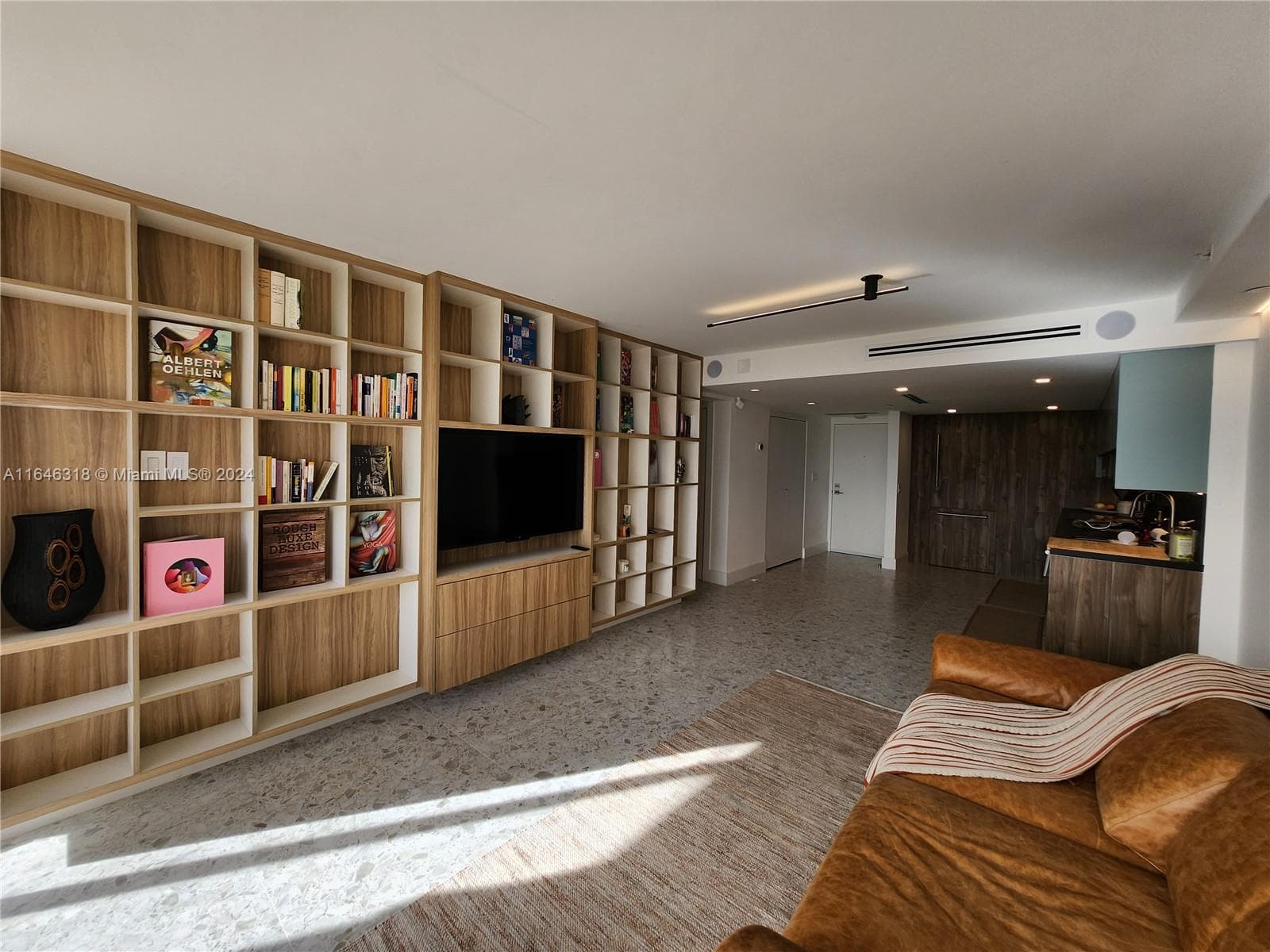 A11646318 — Miami Beach