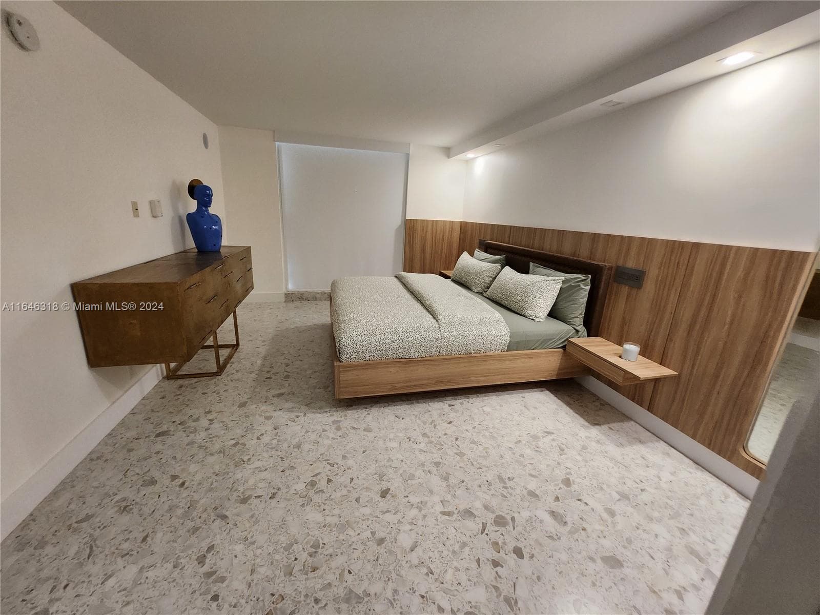 A11646318 — Miami Beach — 9