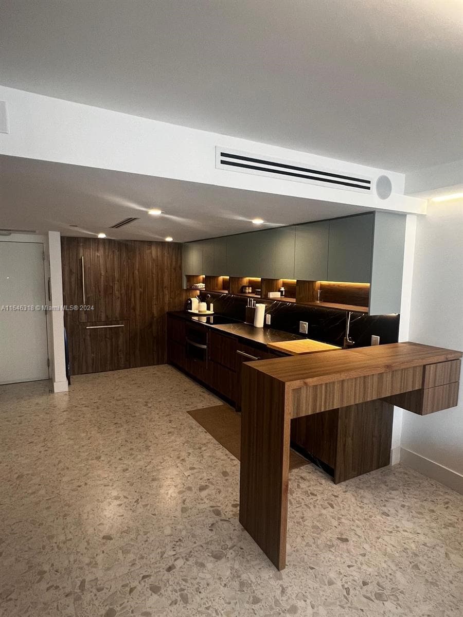 A11646318 — Miami Beach — 14