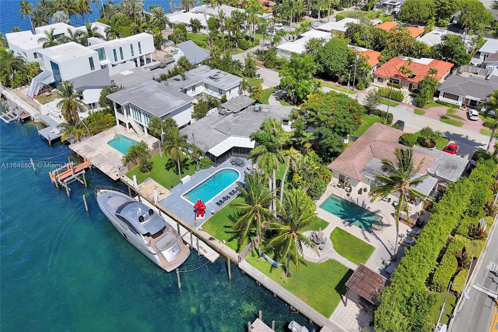 A11646801 — Miami Beach