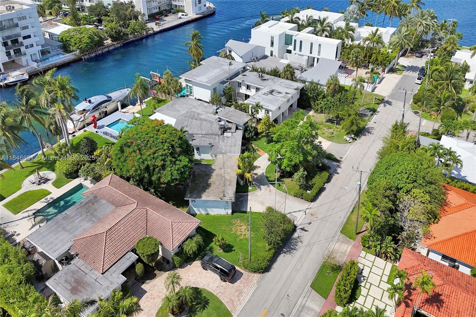 A11646801 — Miami Beach — 30