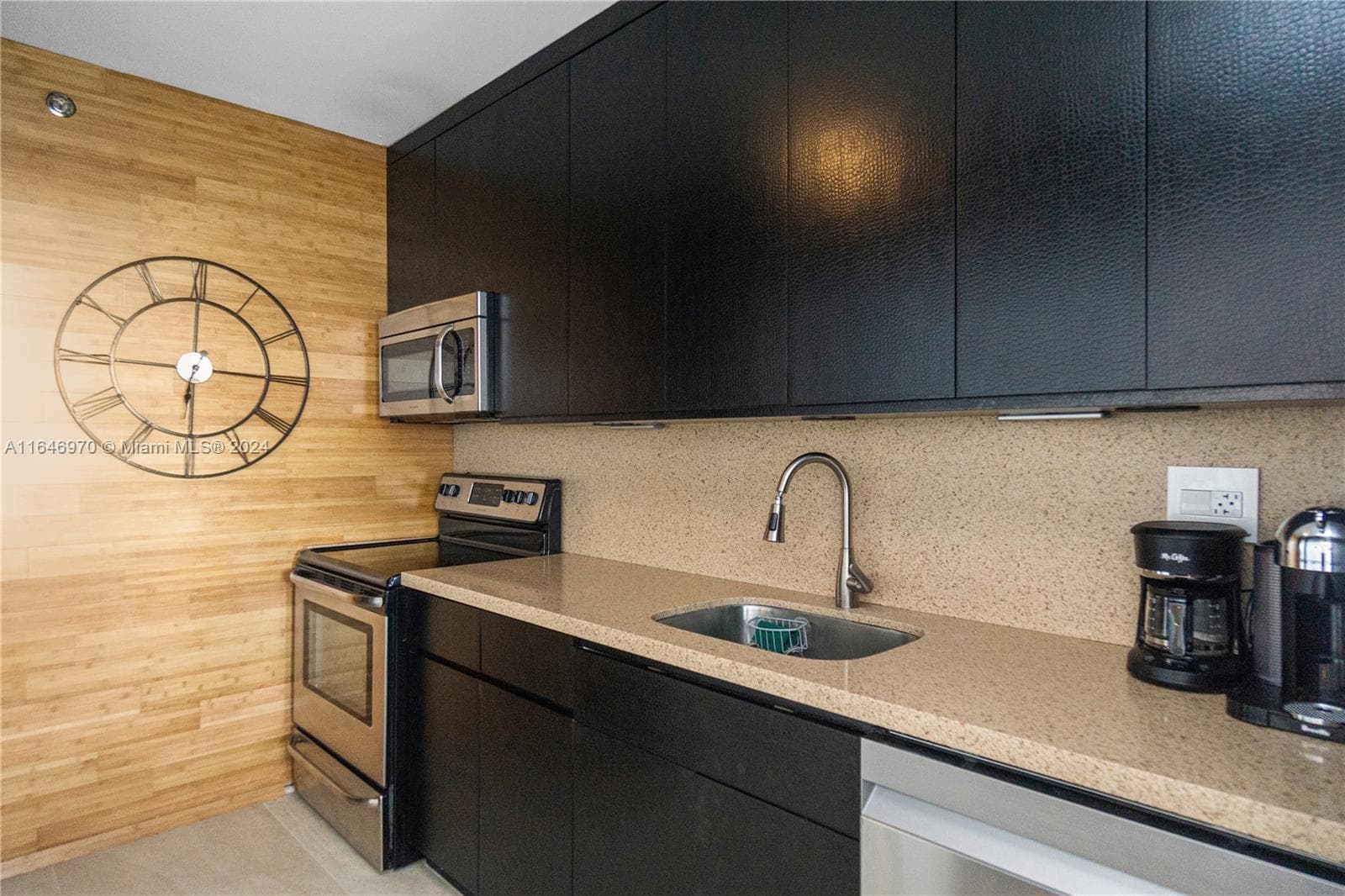 A11646970 — Miami Beach — 6
