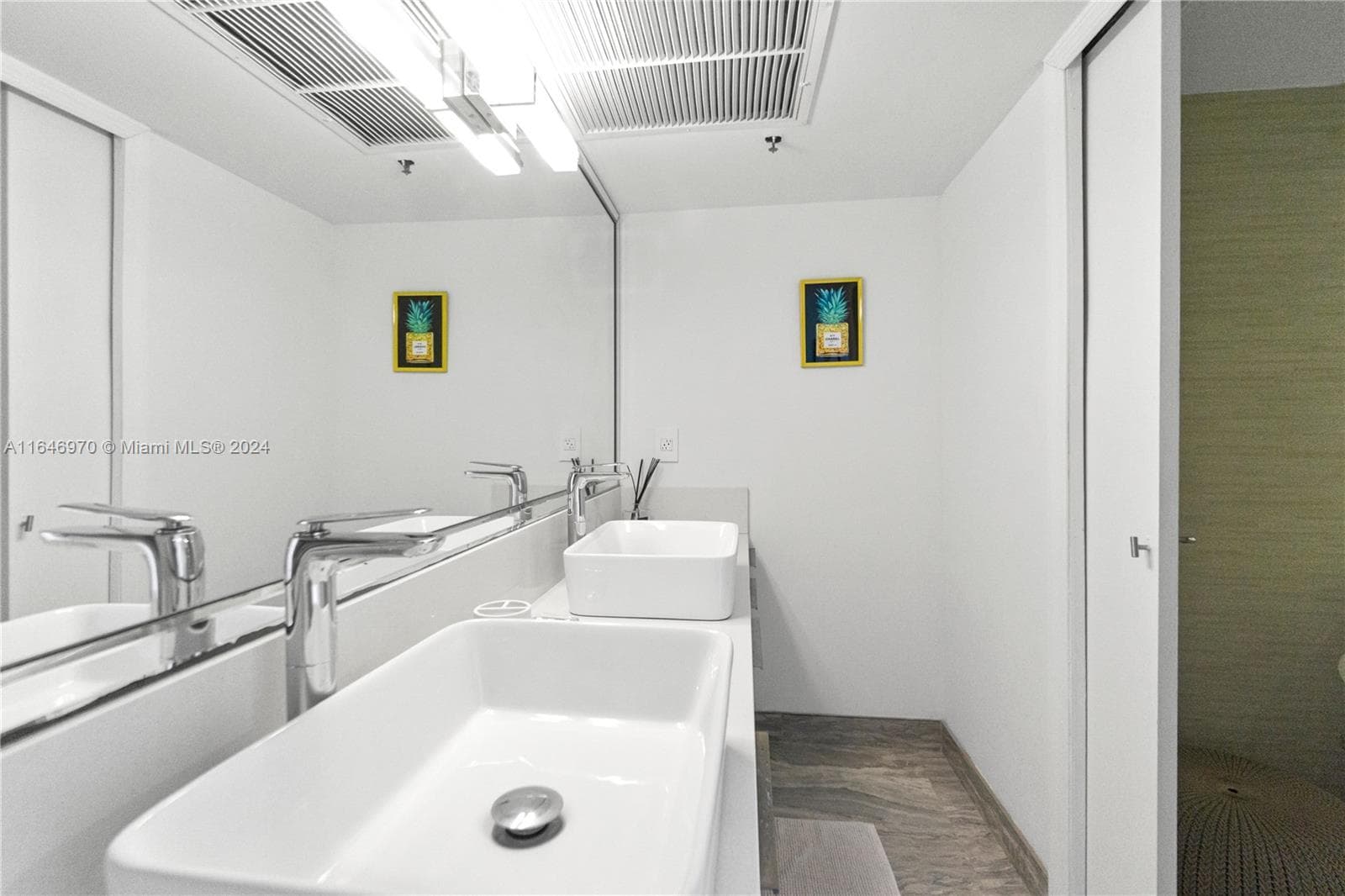A11646970 — Miami Beach — 17