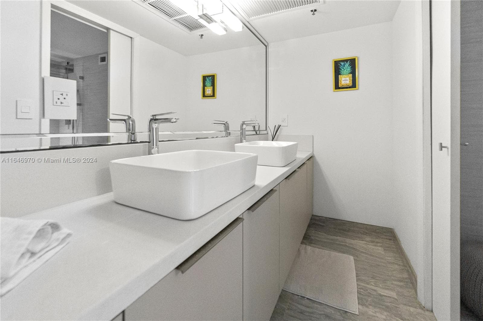 A11646970 — Miami Beach — 18