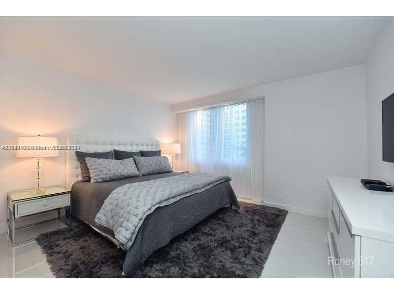 A11648100 — Miami Beach — 5