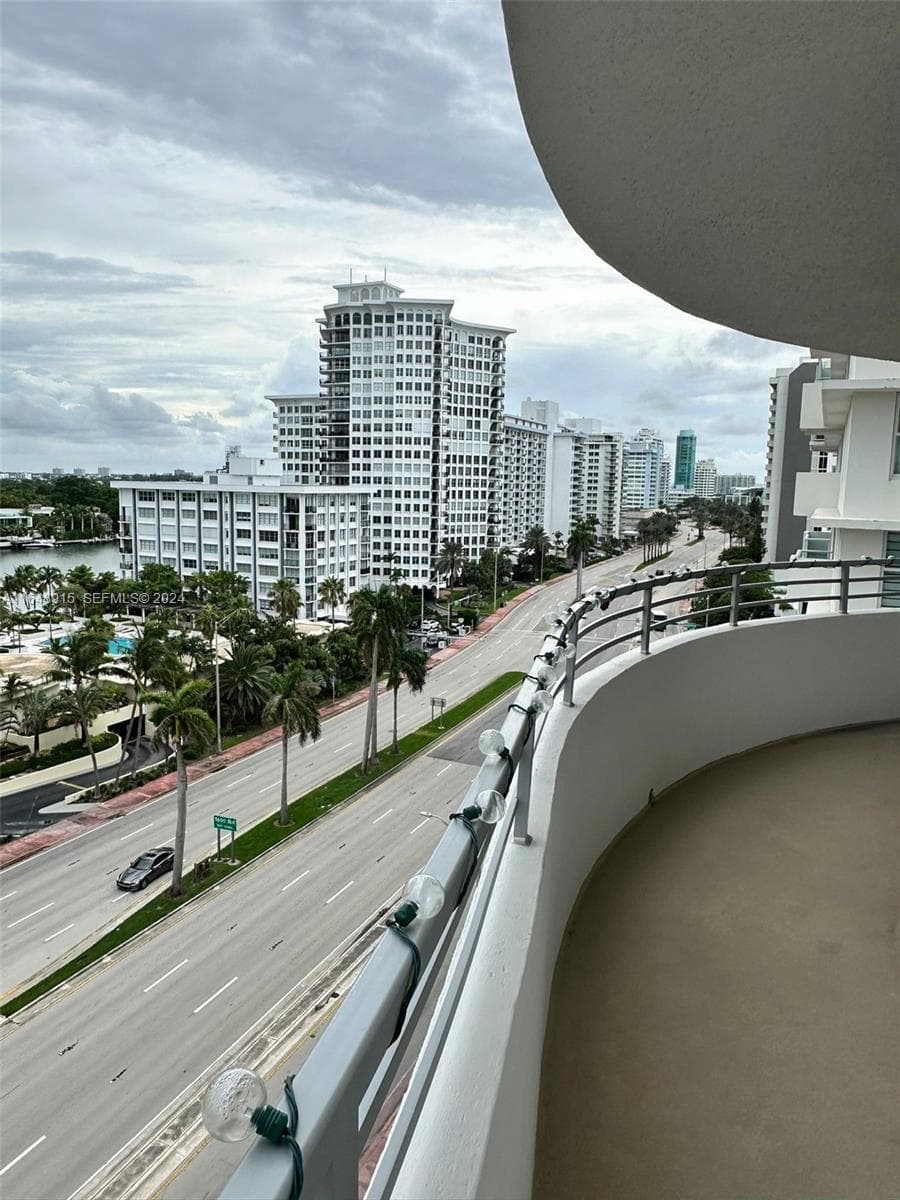 A11648915 — Miami Beach — 2
