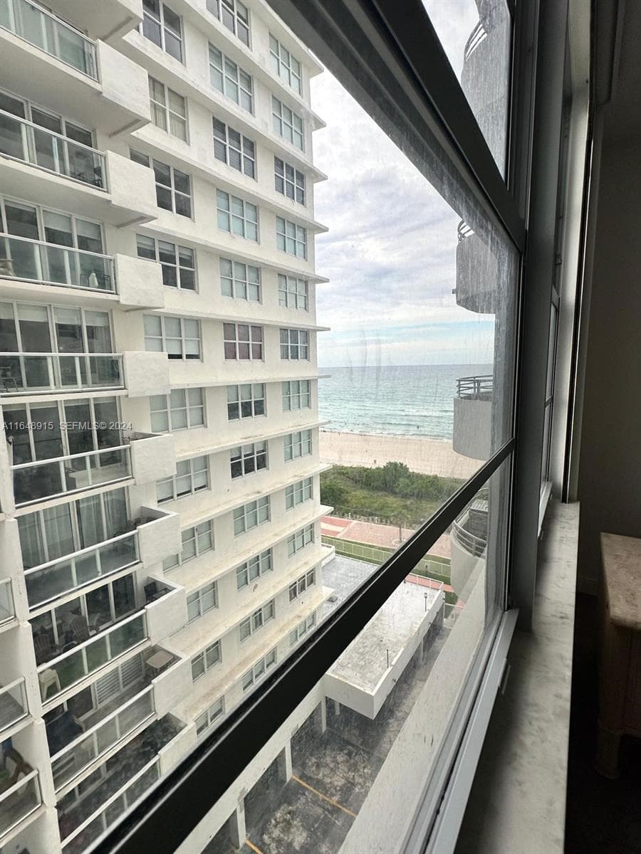 A11648915 — Miami Beach — 12