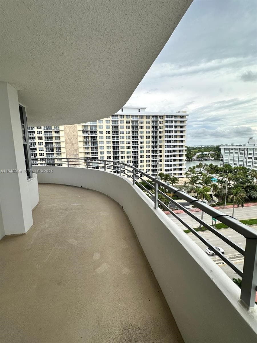 A11648915 — Miami Beach — 3