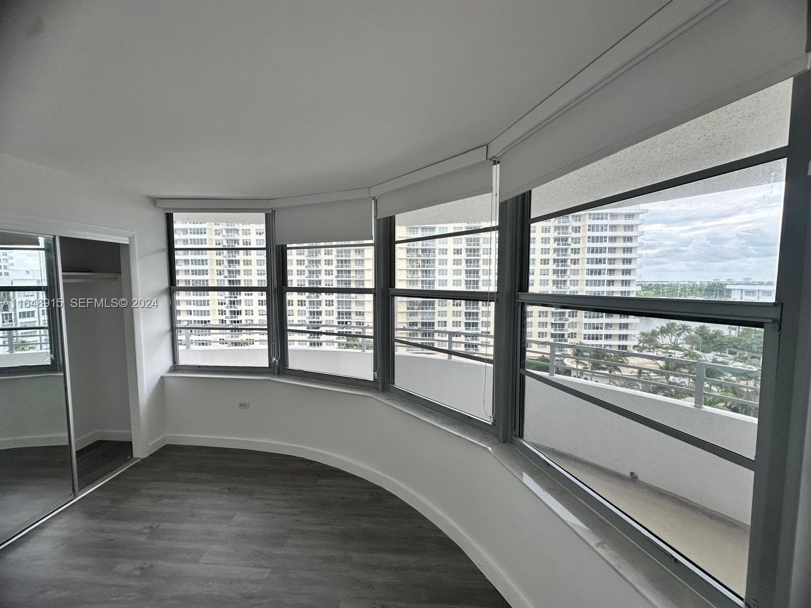 A11648915 — Miami Beach