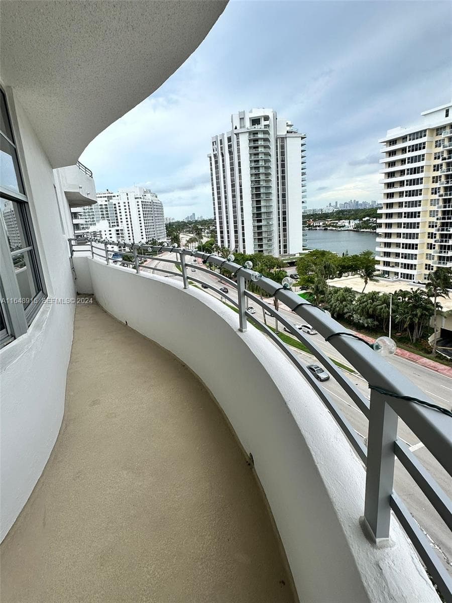 A11648915 — Miami Beach — 4