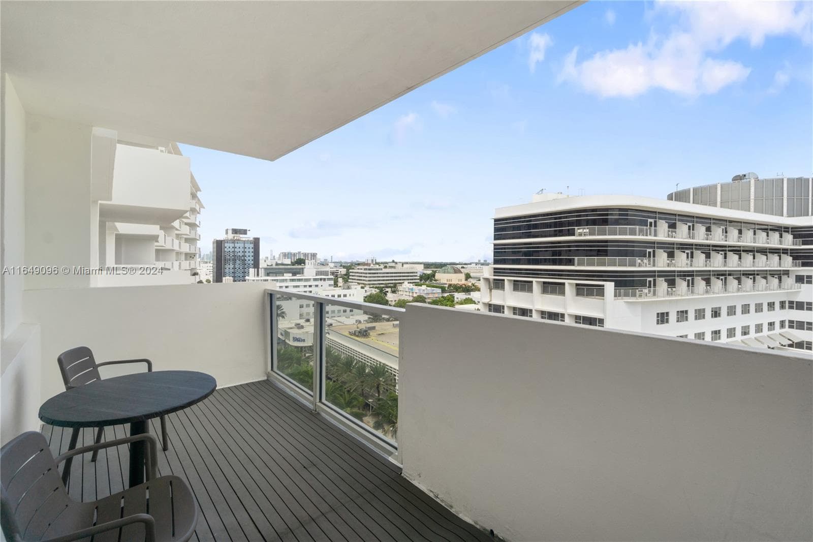 A11649096 — Miami Beach — 2