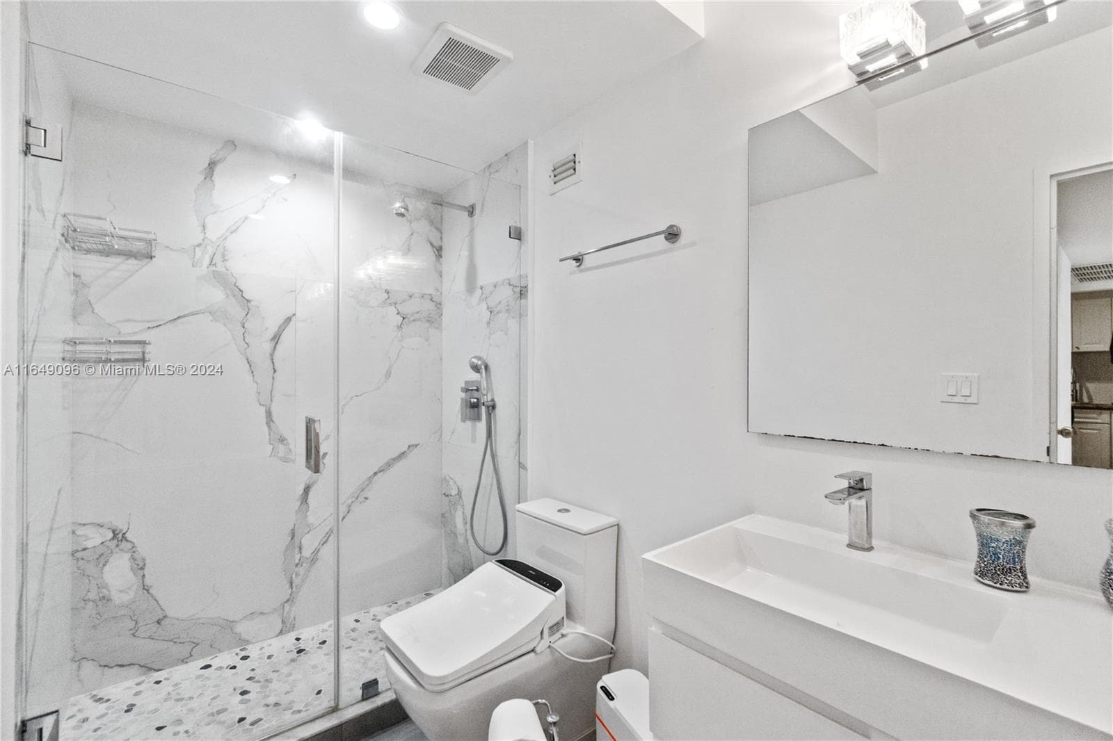 A11649096 — Miami Beach — 13