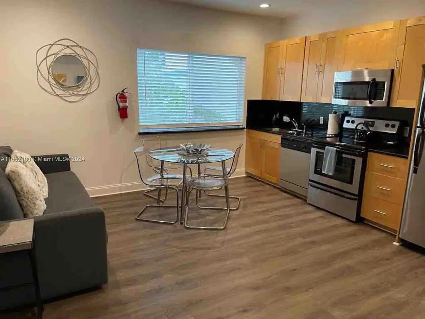 A11652100 — Miami Beach — 9