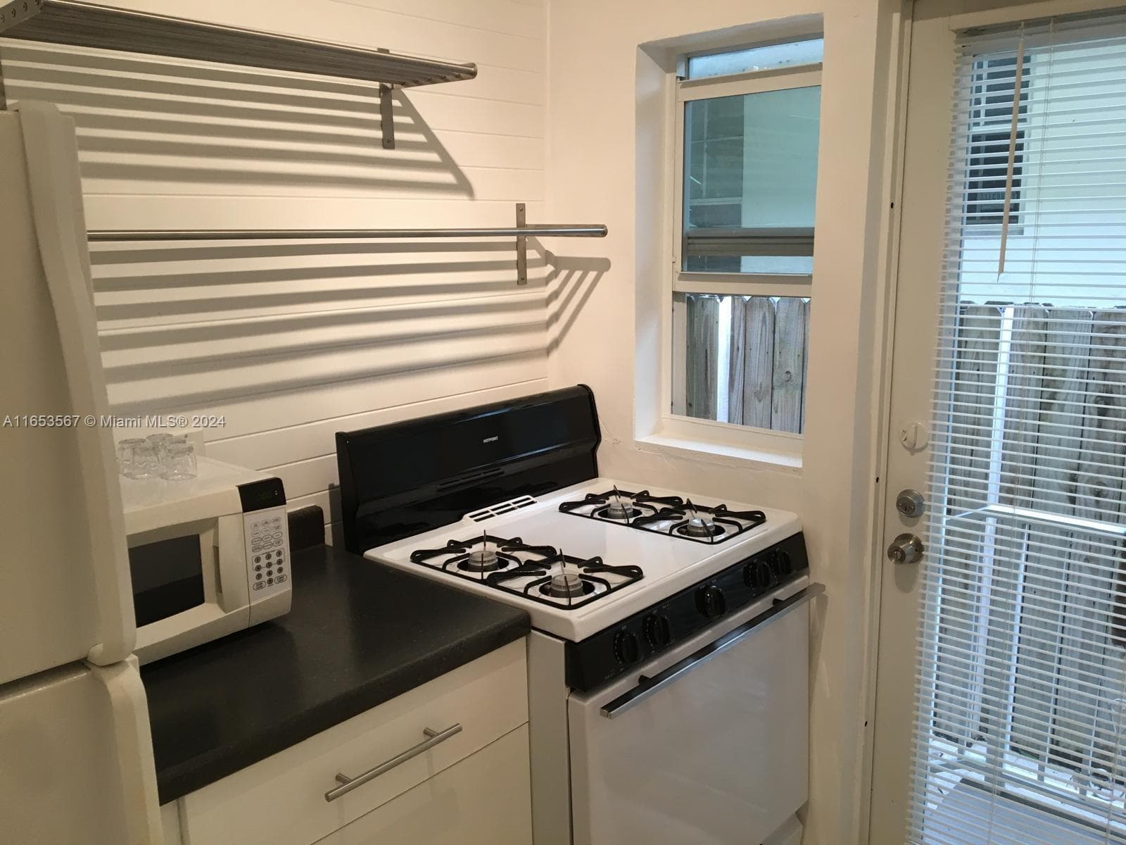 A11653567 — Miami Beach — 13