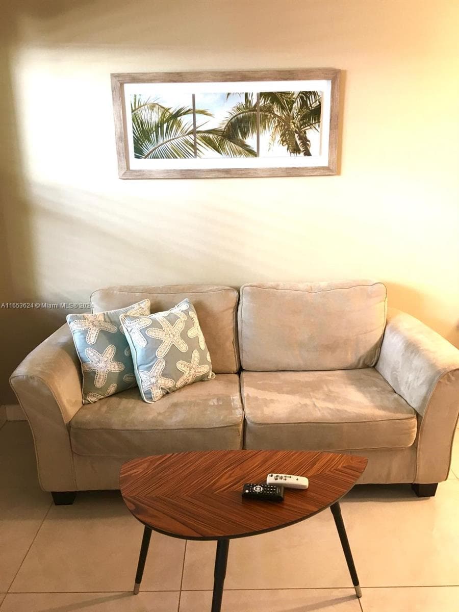A11653624 — Miami Beach — 3