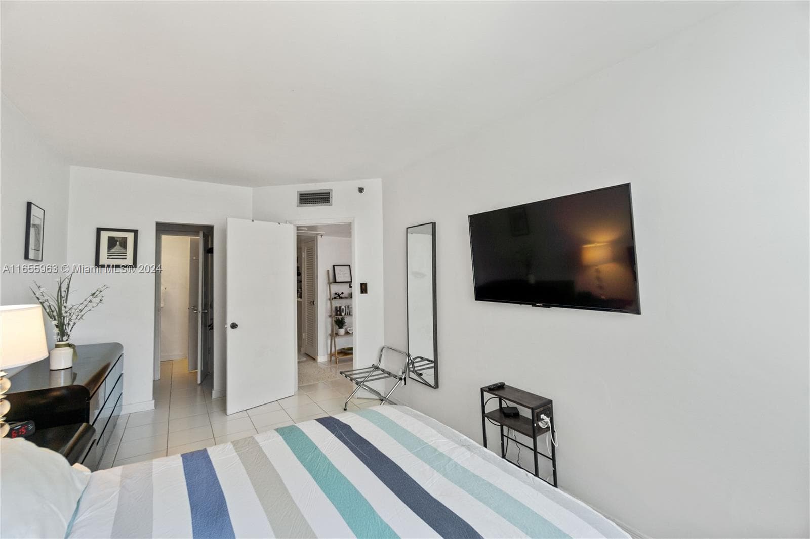 A11655963 — Miami Beach — 10