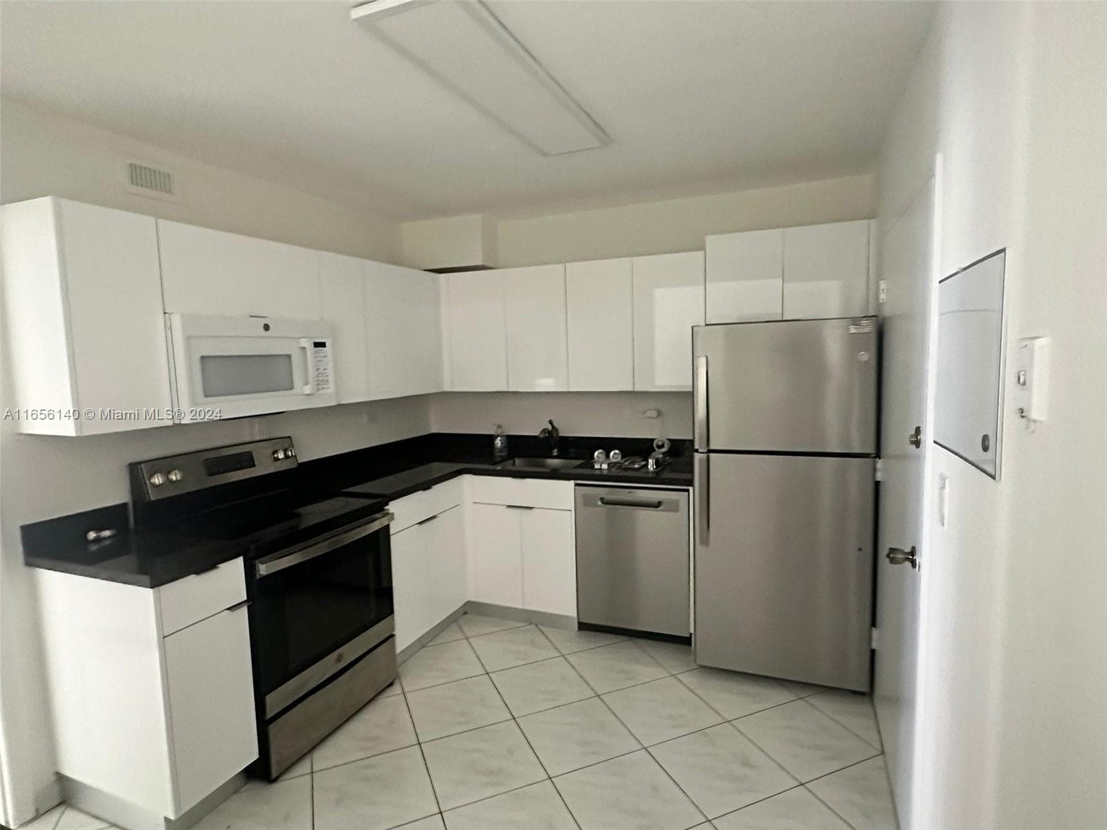 A11656140 — Miami Beach — 6