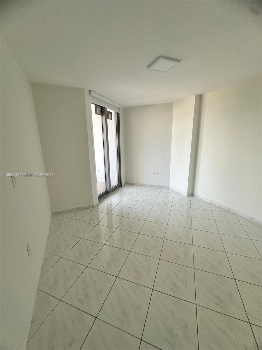 A11656140 — Miami Beach — 13
