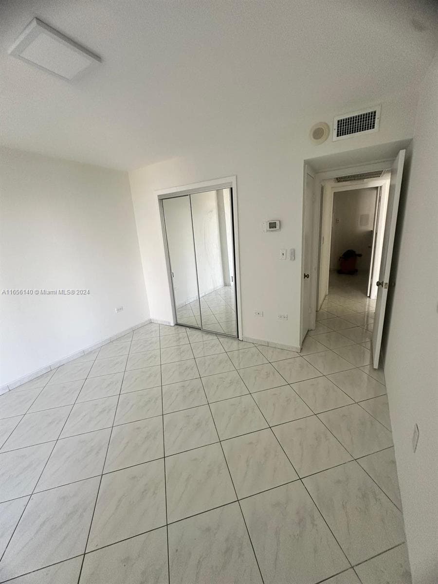 A11656140 — Miami Beach — 17