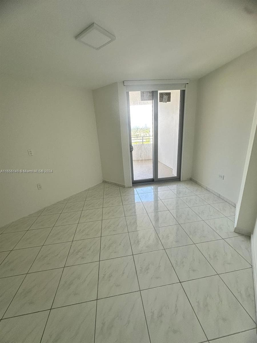A11656140 — Miami Beach — 12