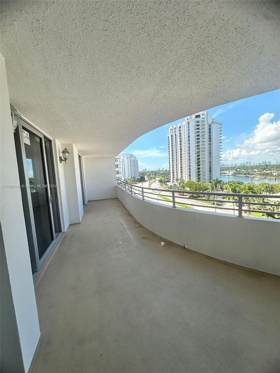 A11656140 — Miami Beach — 5