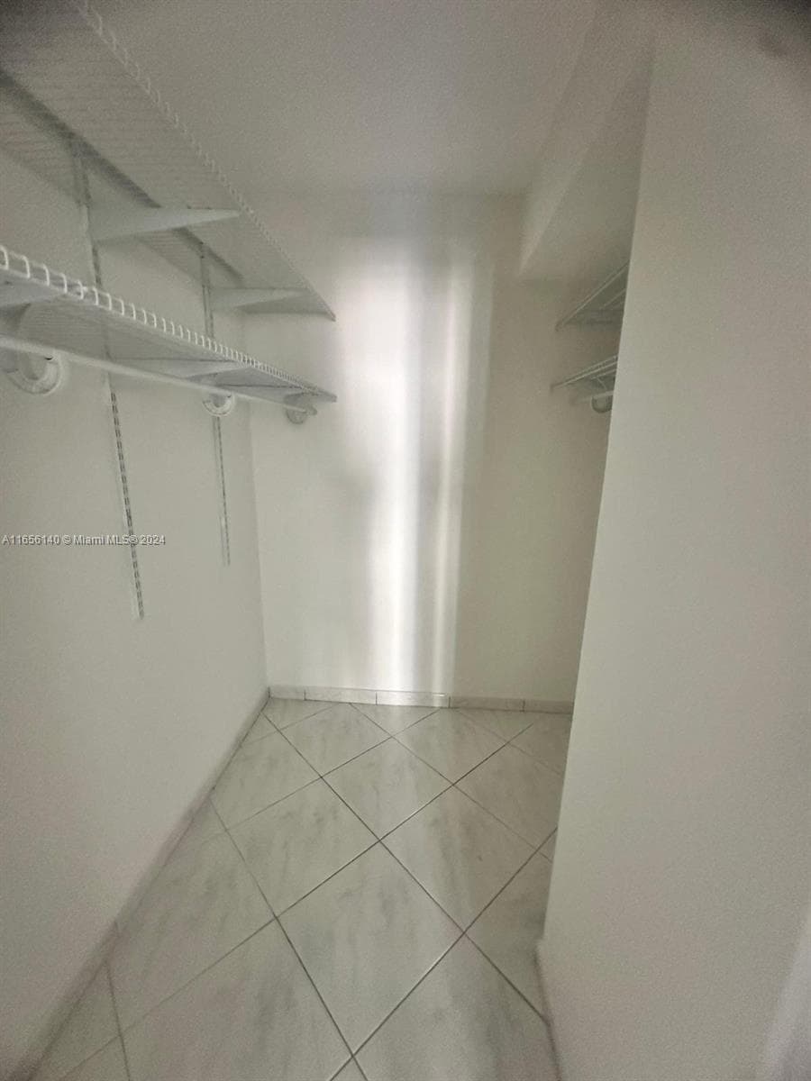 A11656140 — Miami Beach — 20