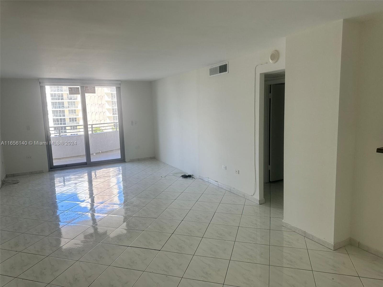 A11656140 — Miami Beach — 9