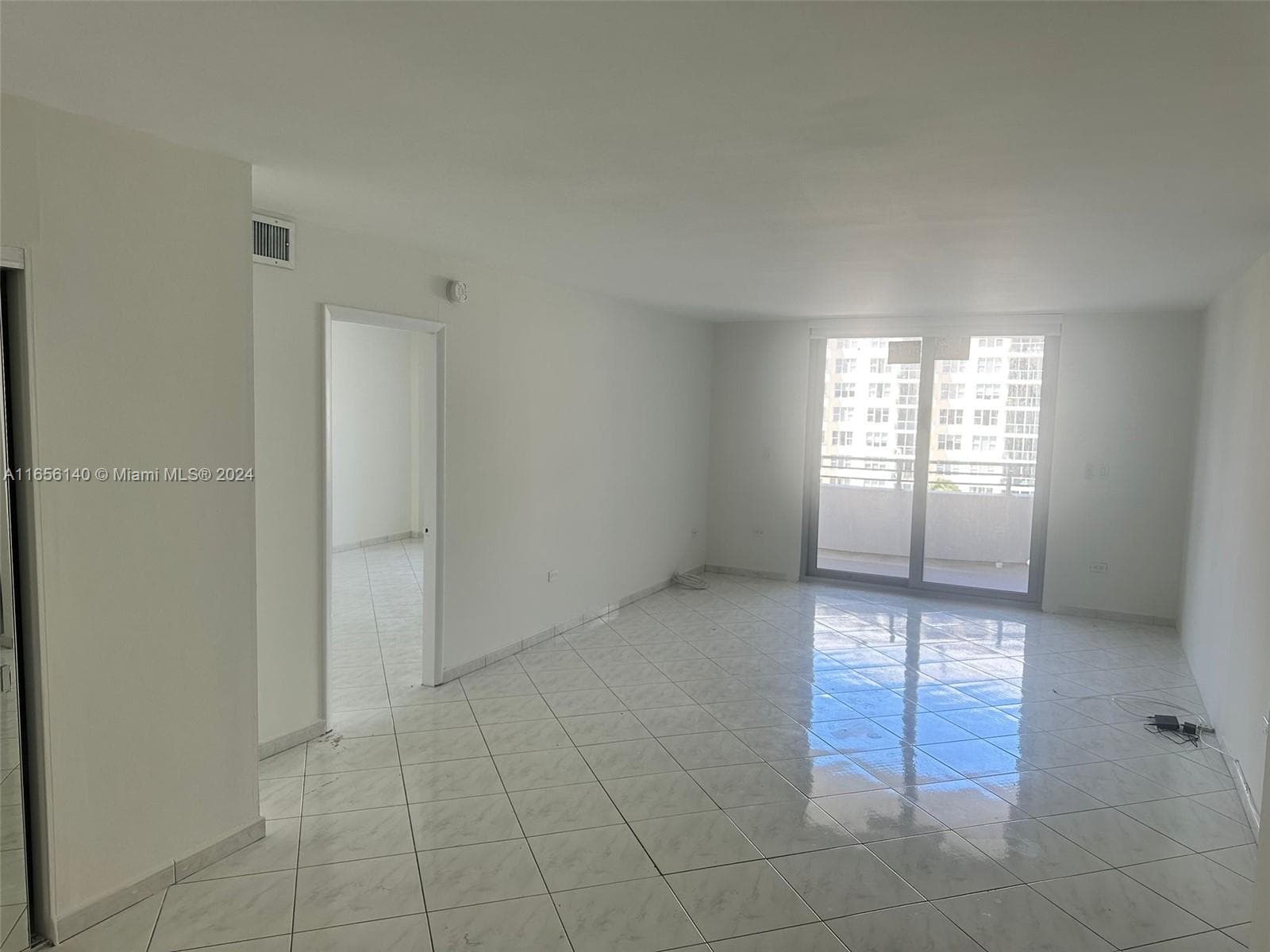 A11656140 — Miami Beach — 10