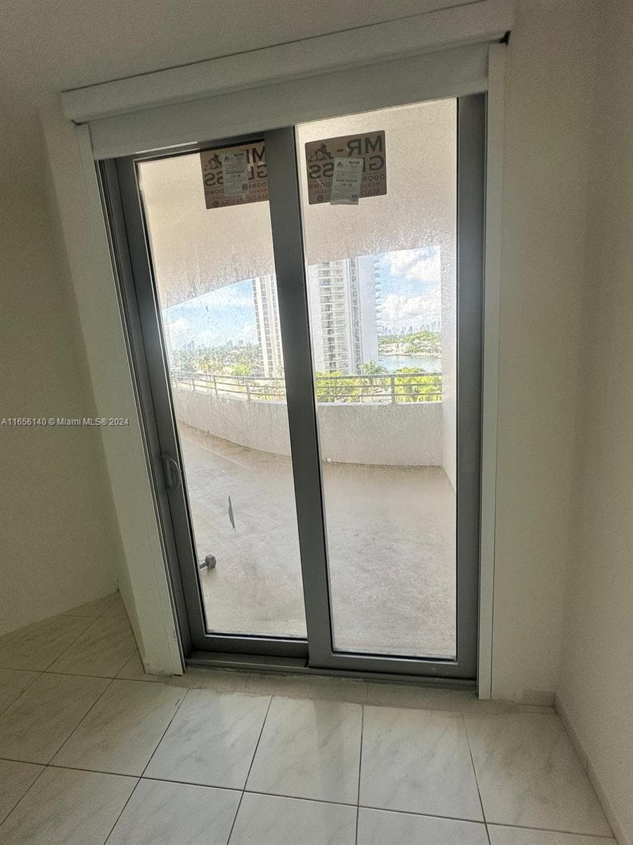 A11656140 — Miami Beach — 18
