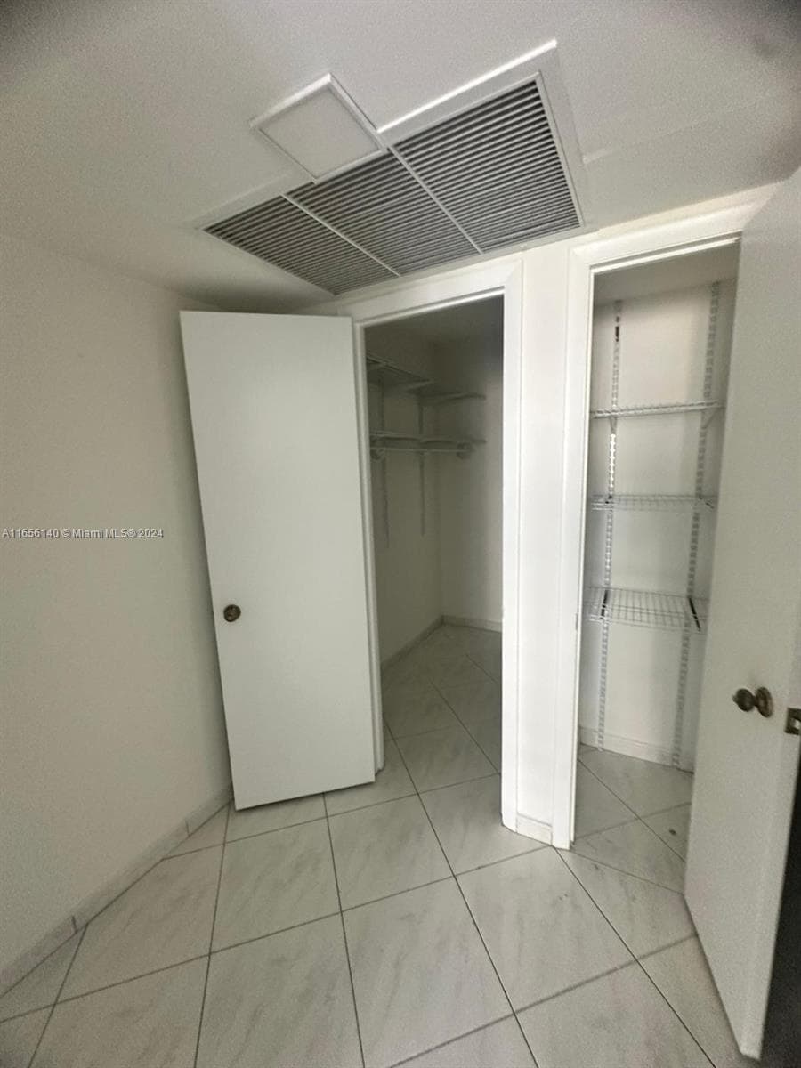 A11656140 — Miami Beach — 19